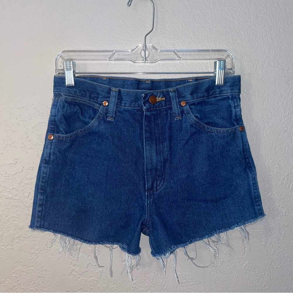 Women’s Wrangler High Rise Cutoff Jean Shorts waist 29.5”